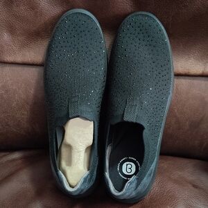 Nwot Bzees Slip Ons 9m $65